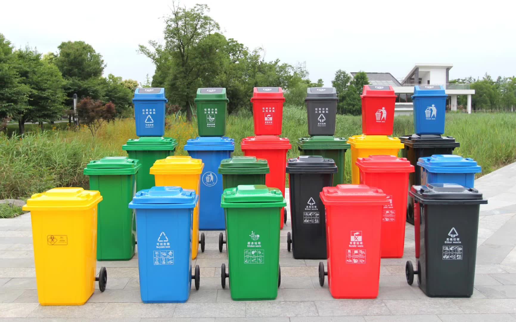 Tempat Sampah Berbagai Warna