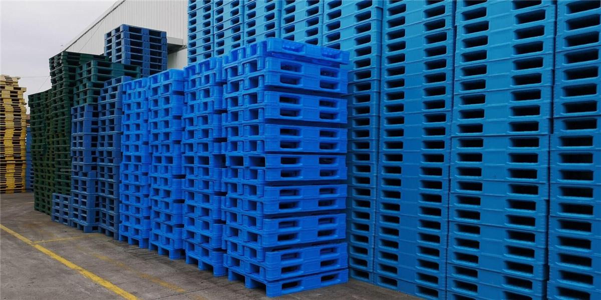 Aplikasi Pallet Plastik Stackable di Pergudangan Dan Logistik